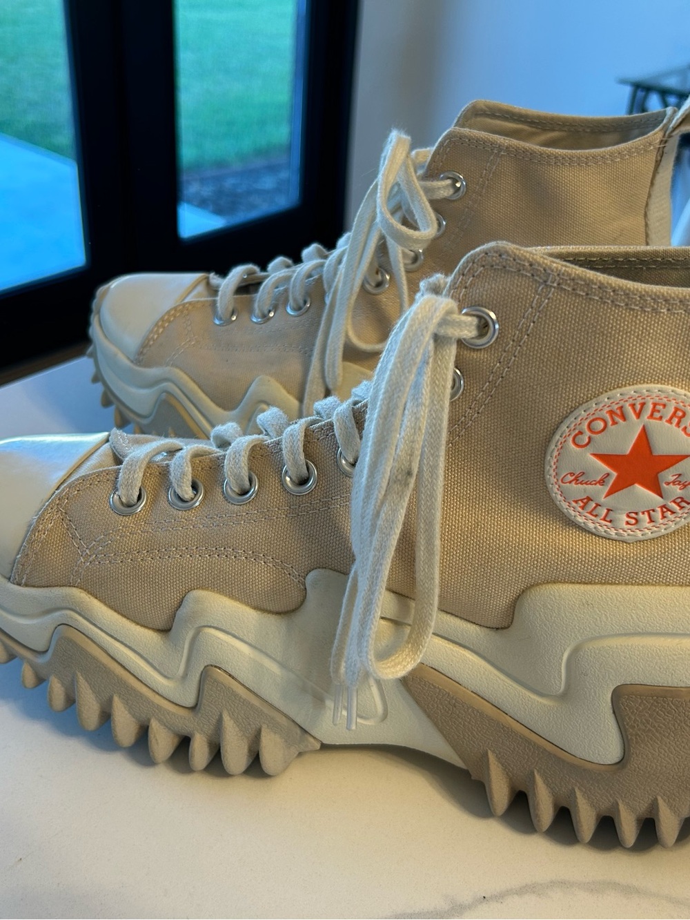 Converse Unisex Converse Run Star Motion High. 7 Men’s. Women’s 8 1/2